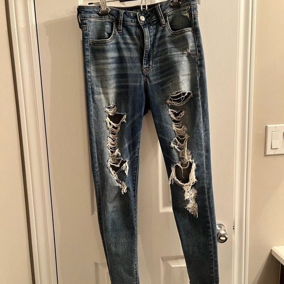 Blue American Eagle ripped skinny jeans 💙 - Picture 1 of 5